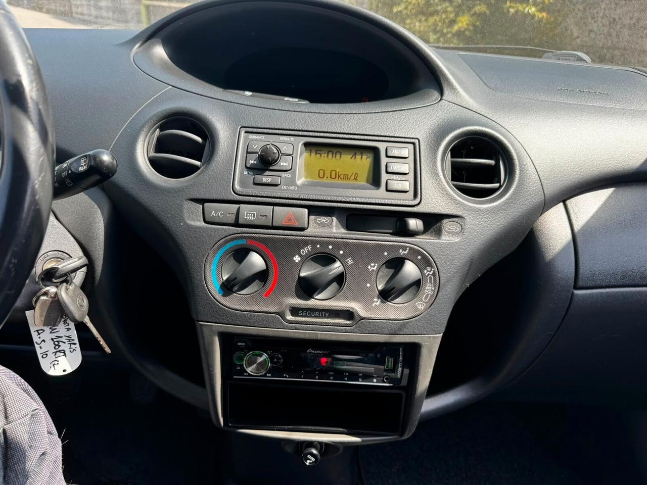 Toyota Yaris 1.0 16V 5p Sol - 130.000 km - Tagliandata - Neopatentati