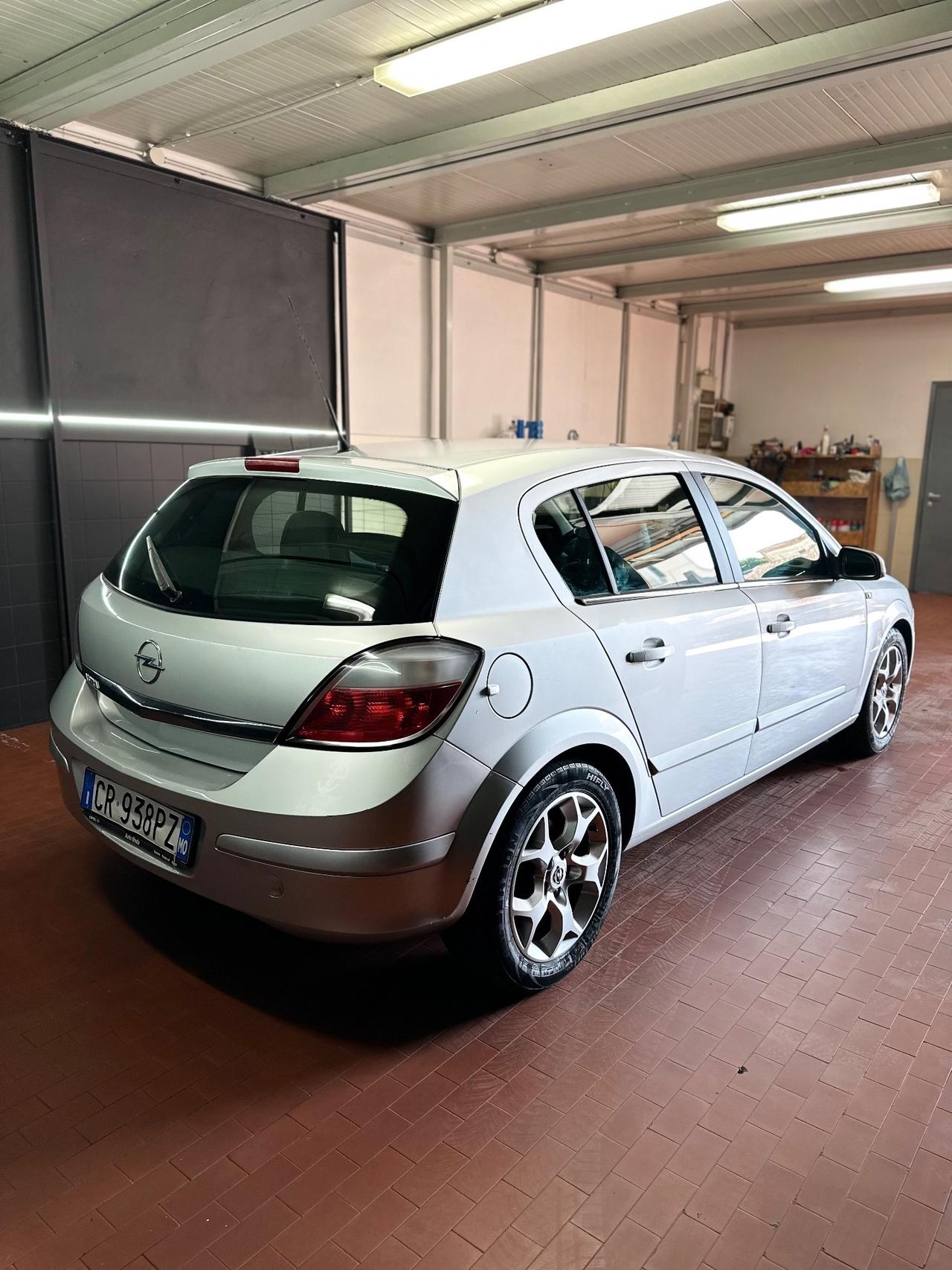 Opel Astra 1.4 BENZINA 2005