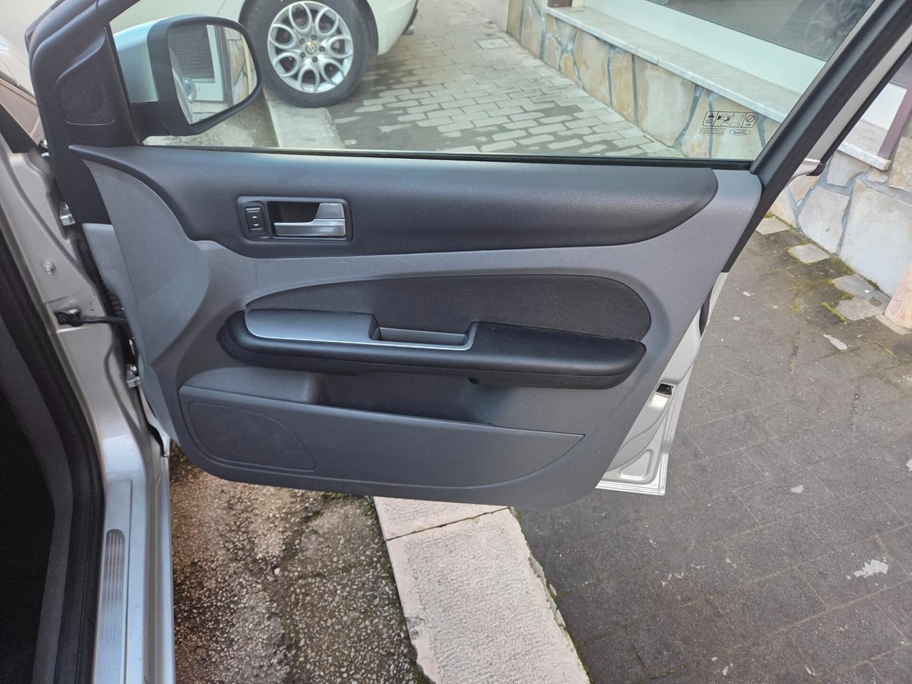 FORD FOCUS 1.6 TDCI TITANIUM ANNO 2009 KM CERTIFICATI