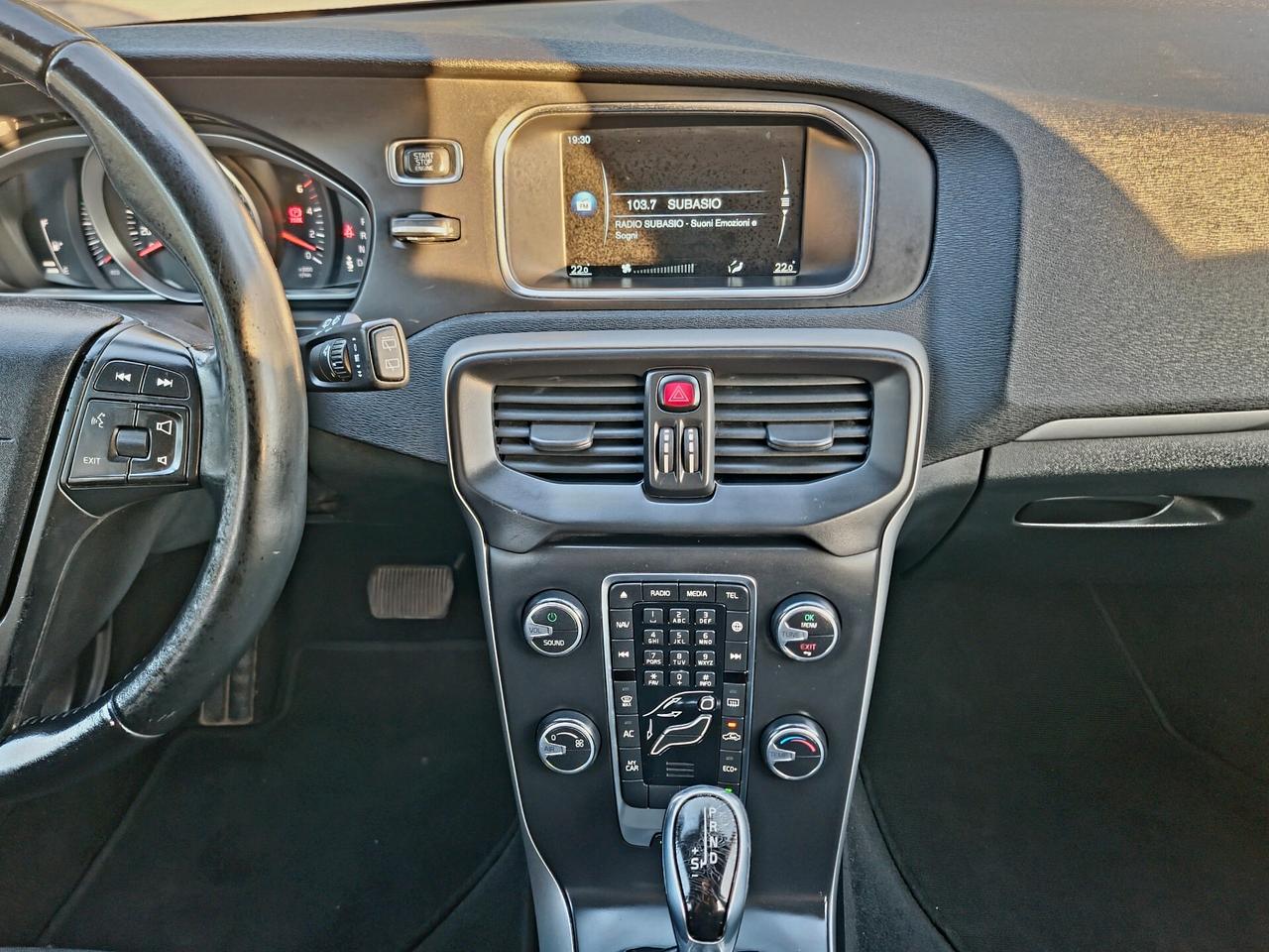 Volvo V40 D2 Geartronic R-design Momentum N1 2015-E6 NEO