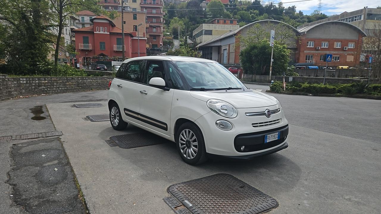 FIAT 500L 1.6 MULTIJET 120CV – UNICO PROPRIETARIO – PARI AL NUOVO Stupenda Fiat 500L 1.6 Multijet 120cv, versione Business, auto davvero introvabile in queste condizioni. Carrozzeria perfetta, senza un segno, interni come nuovi: sembra appena uscita