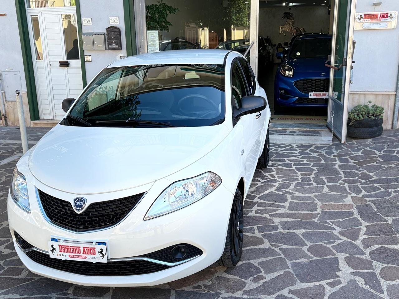 Lancia Ypsilon 1.2 69 CV 5P Gold UCONNECT Blue&Me