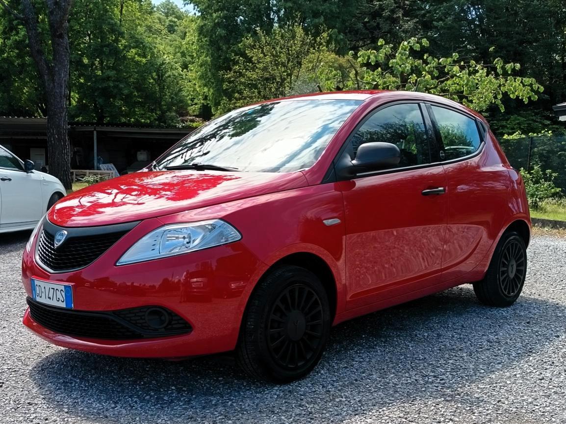 Lancia Ypsilon 1.0 firefly hybrid Ecochic hybrid