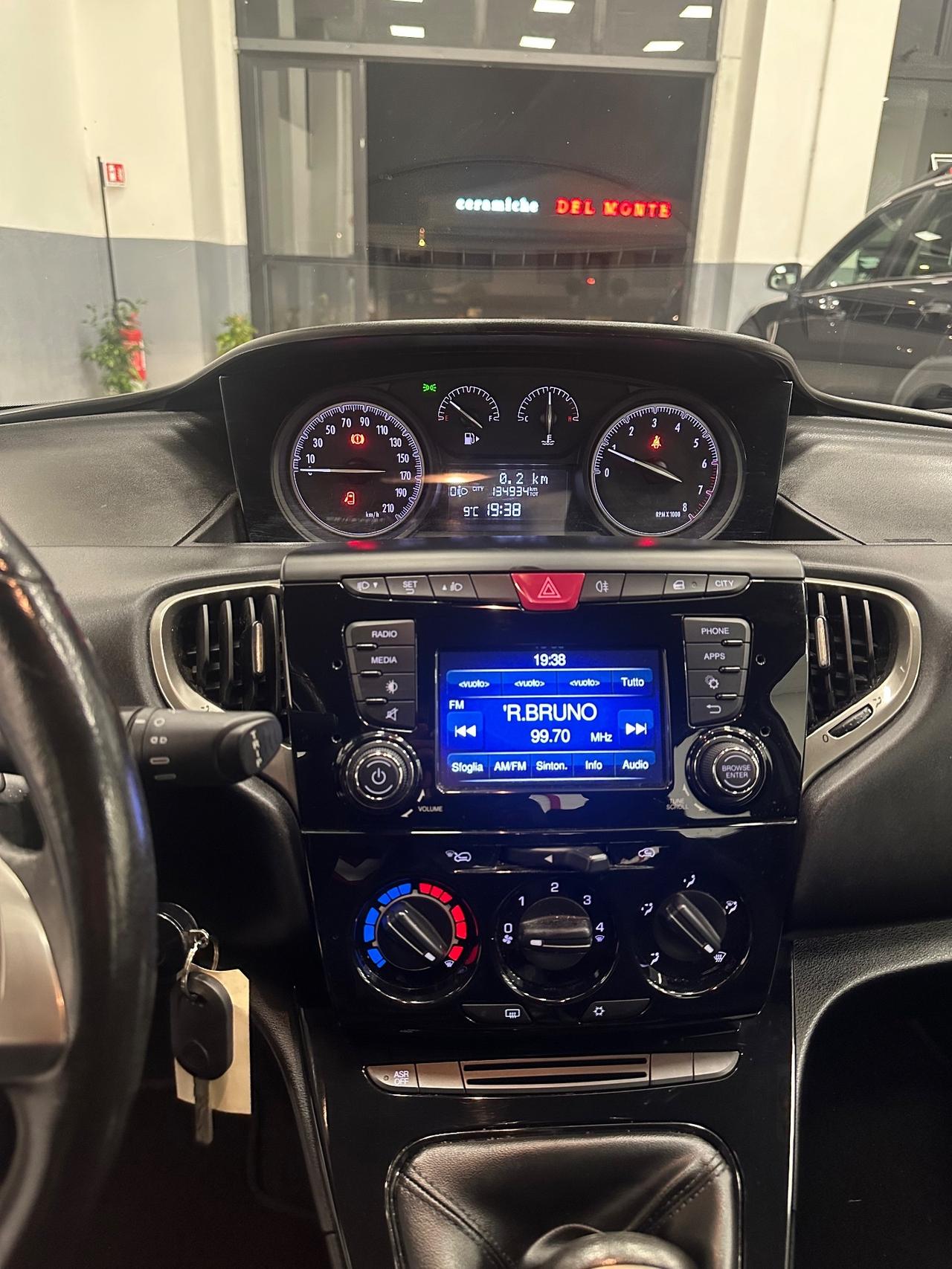 Lancia Ypsilon 1.2 69 CV 5 porte Platinum