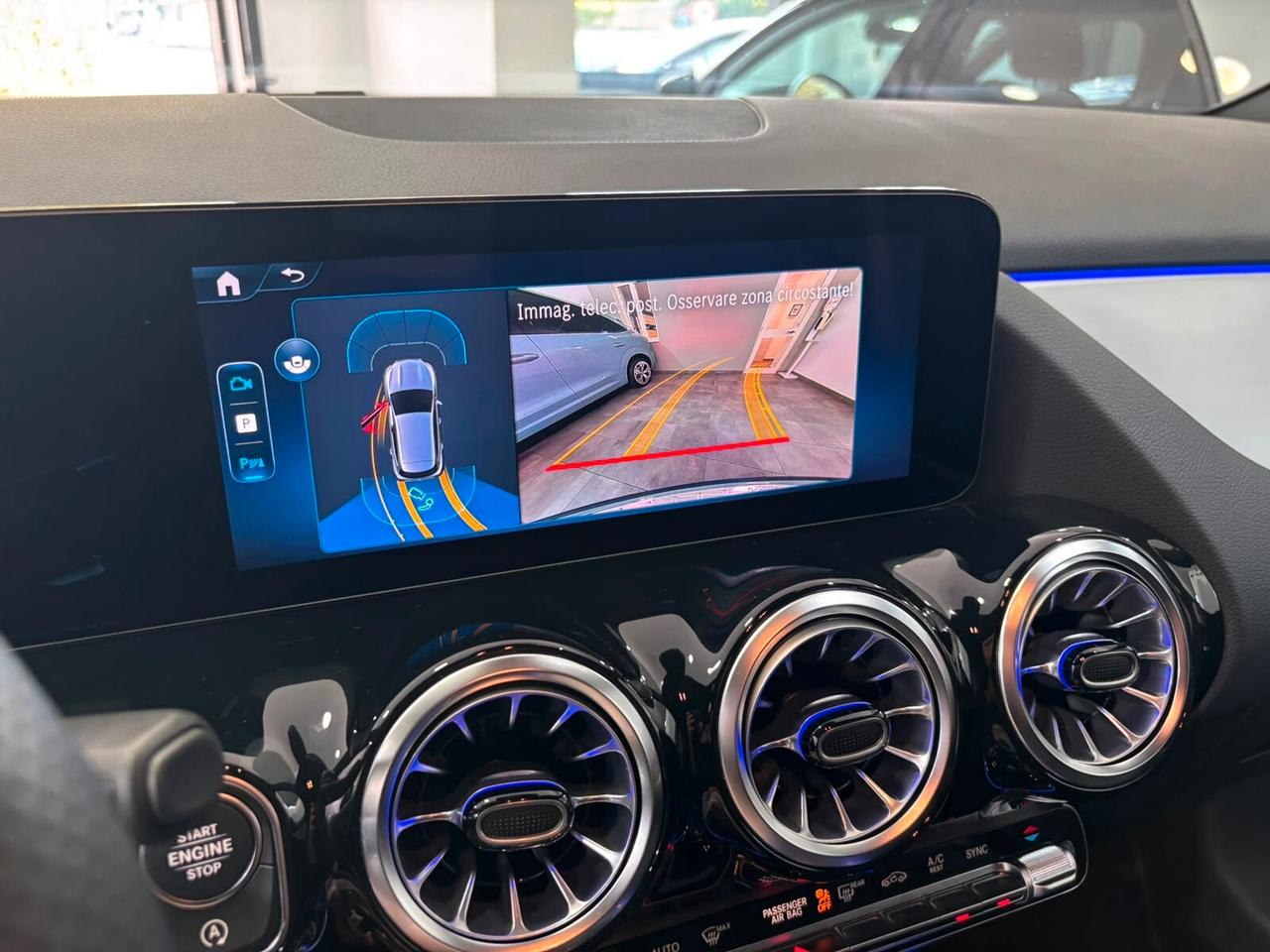MERCEDES-BENZ GLA 200D PREMIUM AMG NIGH-LED
