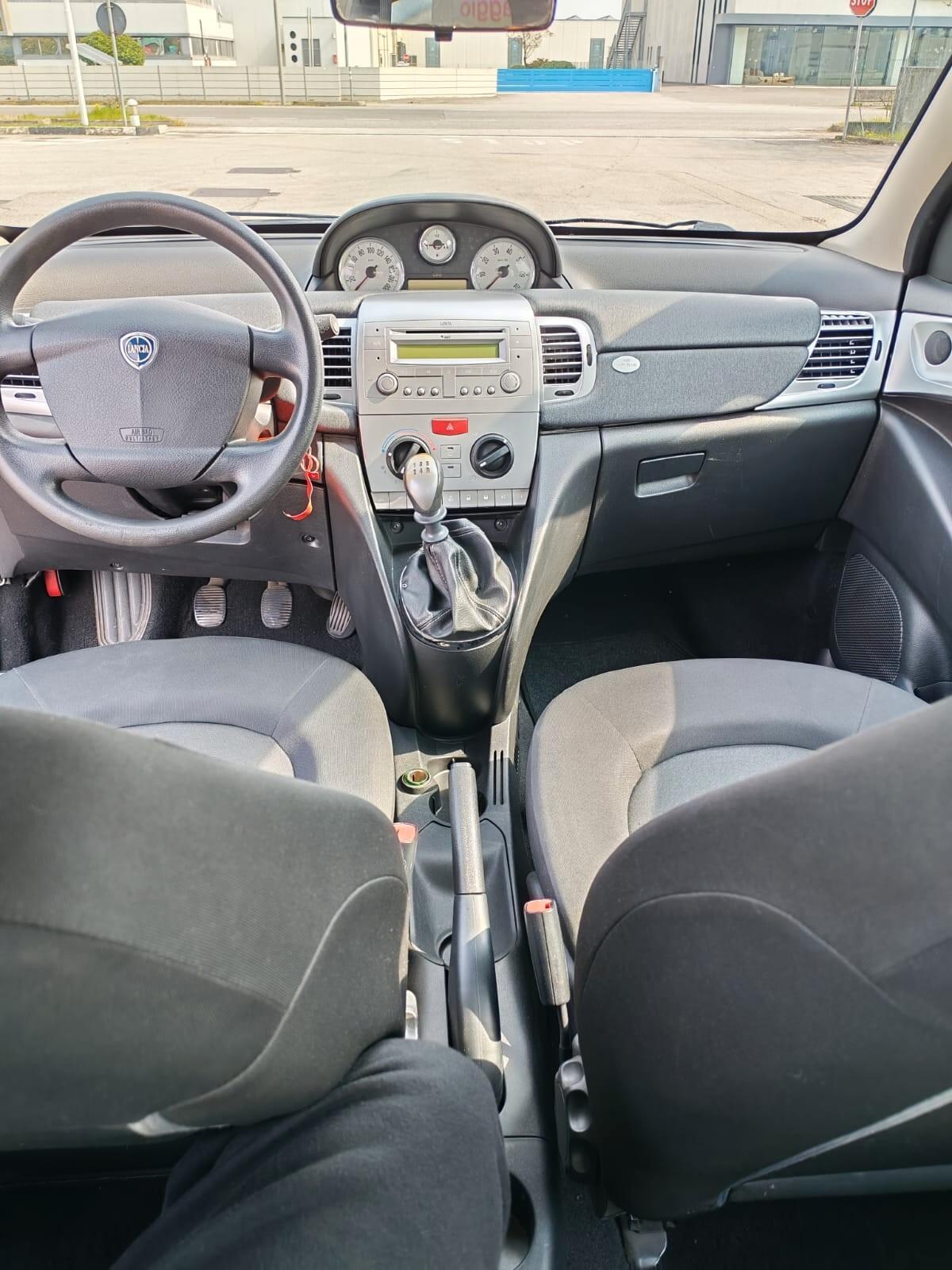 Lancia Ypsilon 1.2 69 CV 5 porte S&S Silver