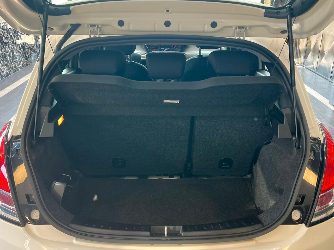 Lancia Ypsilon 1.0 FireFly 5 porte S&S Hybrid Ecochic Silver