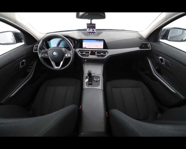 BMW 330 e Touring Business Advantage