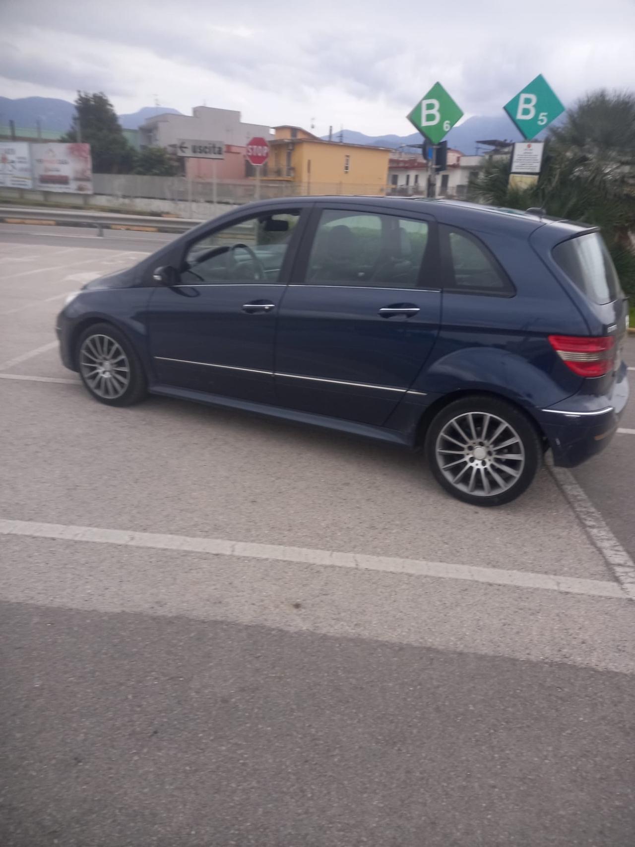 Mercedes-benz B 180 2010.