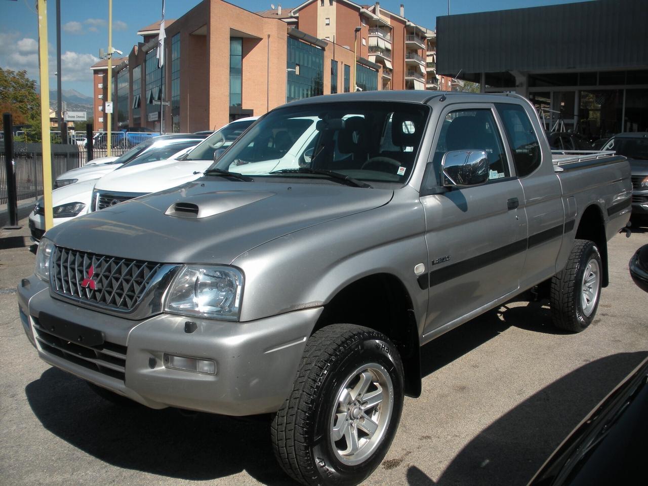 Mitsubishi L200 2.5 TD cat 4WD Club Cab Intense