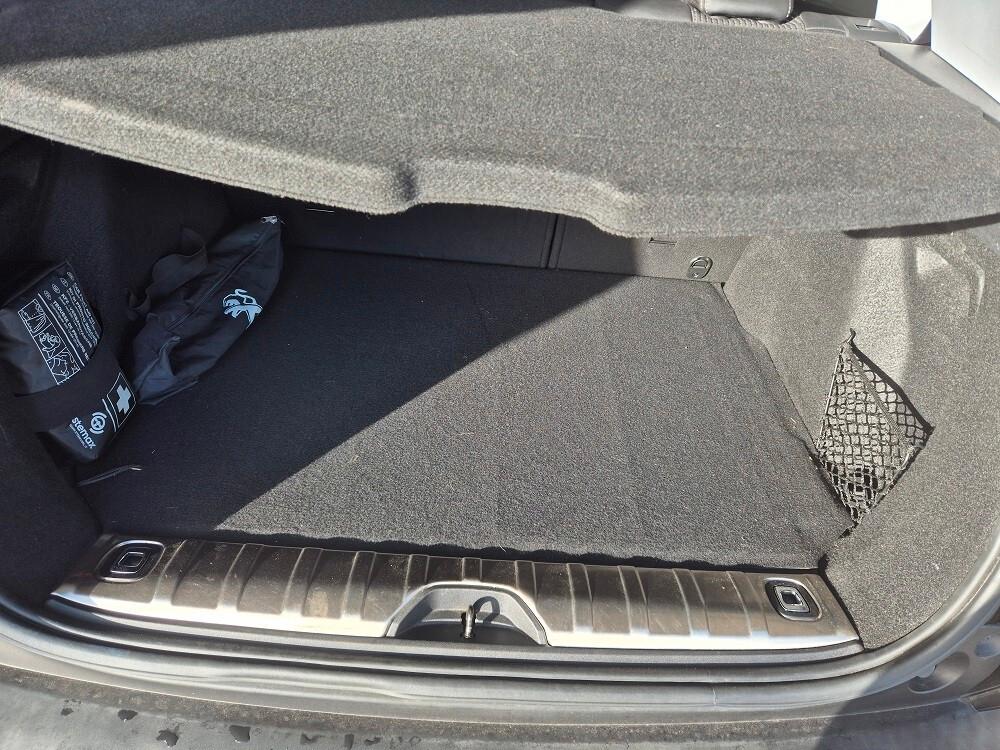 Peugeot 2008 BlueHDi 100 Allure