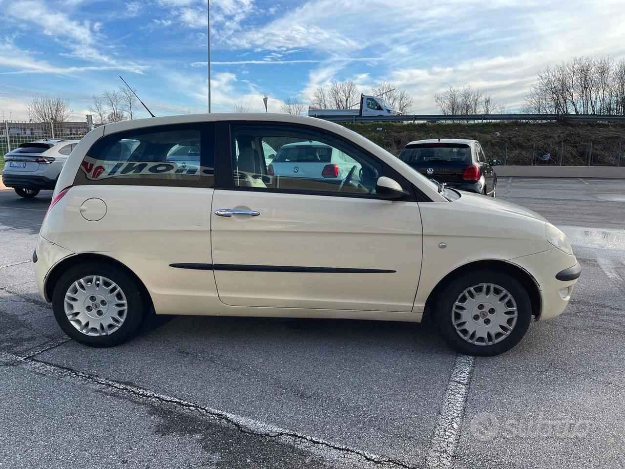 Lancia Ypsilon 3 Porte Ypsilon 1.2 16v Argento GPL