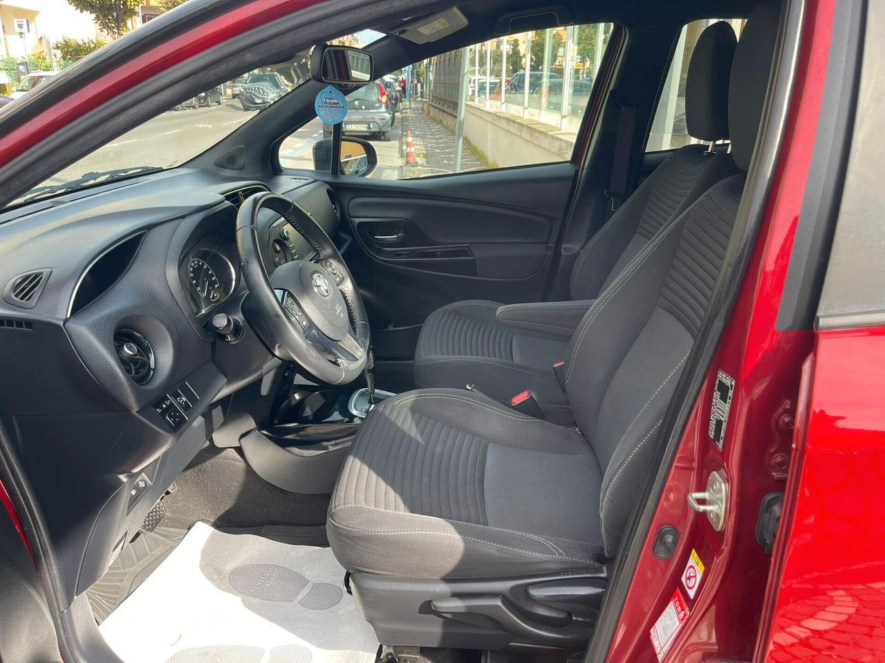 Toyota Yaris 1.5 Hybrid 5 porte Cool Red Edition