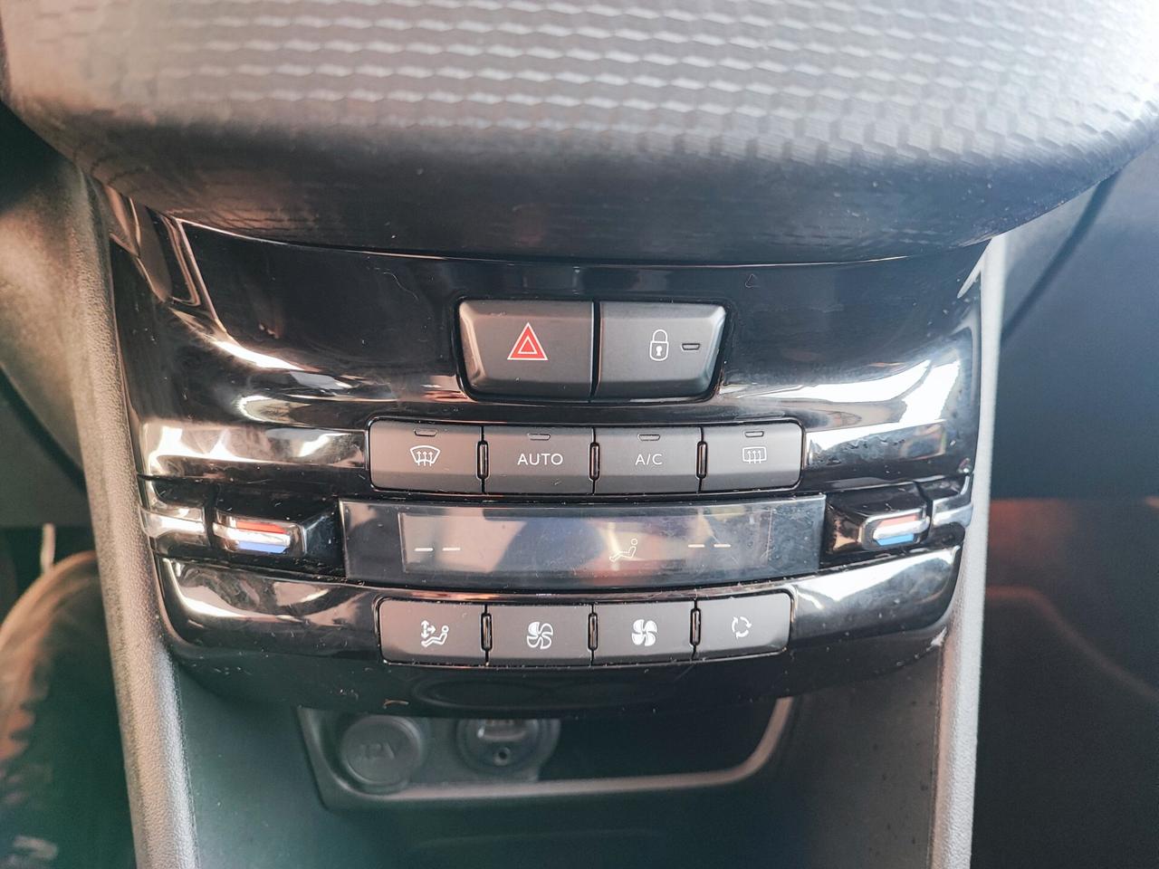 Peugeot 2008 BlueHDi 100 Black Matt