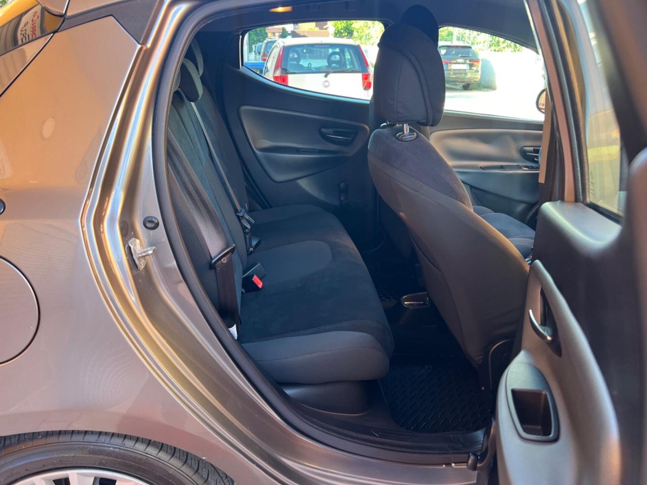 Lancia Ypsilon 1.2 69 CV 5 porte GPL Ecochic Silver