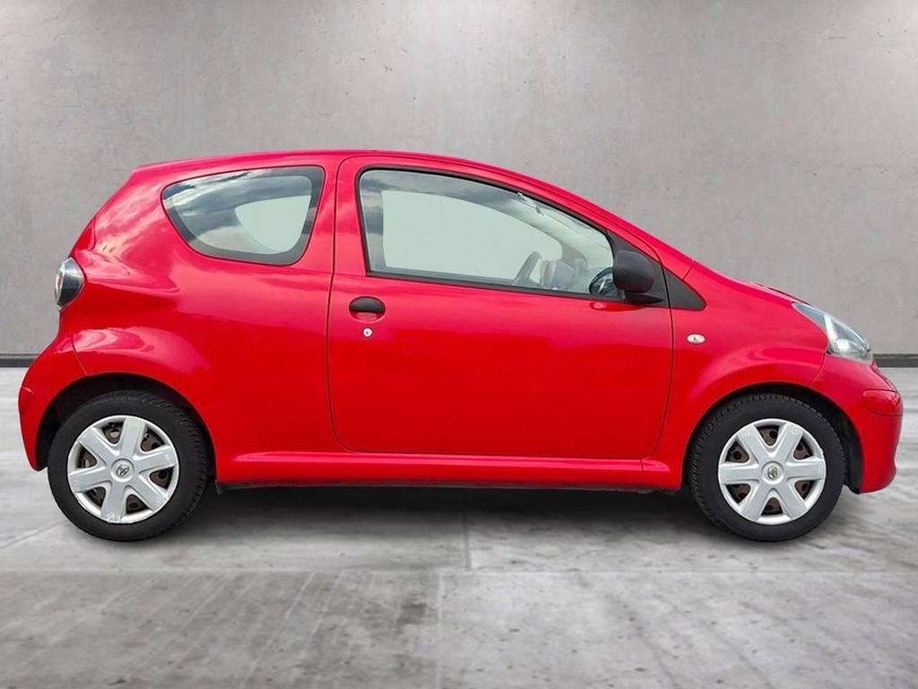 Toyota Aygo 3 Porte 1.0 Now Red Edition