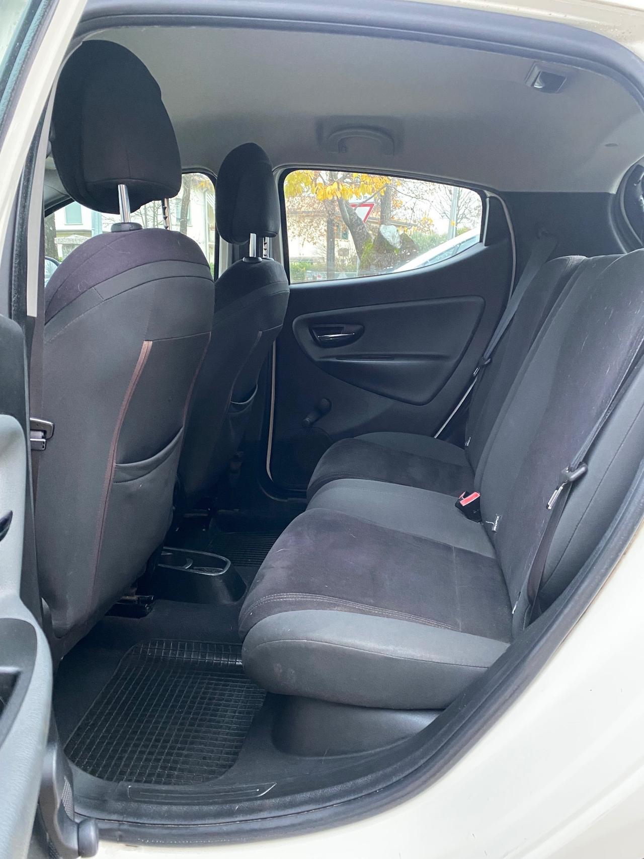 Lancia Ypsilon 1.2 69 CV 5 porte S&S Platinum