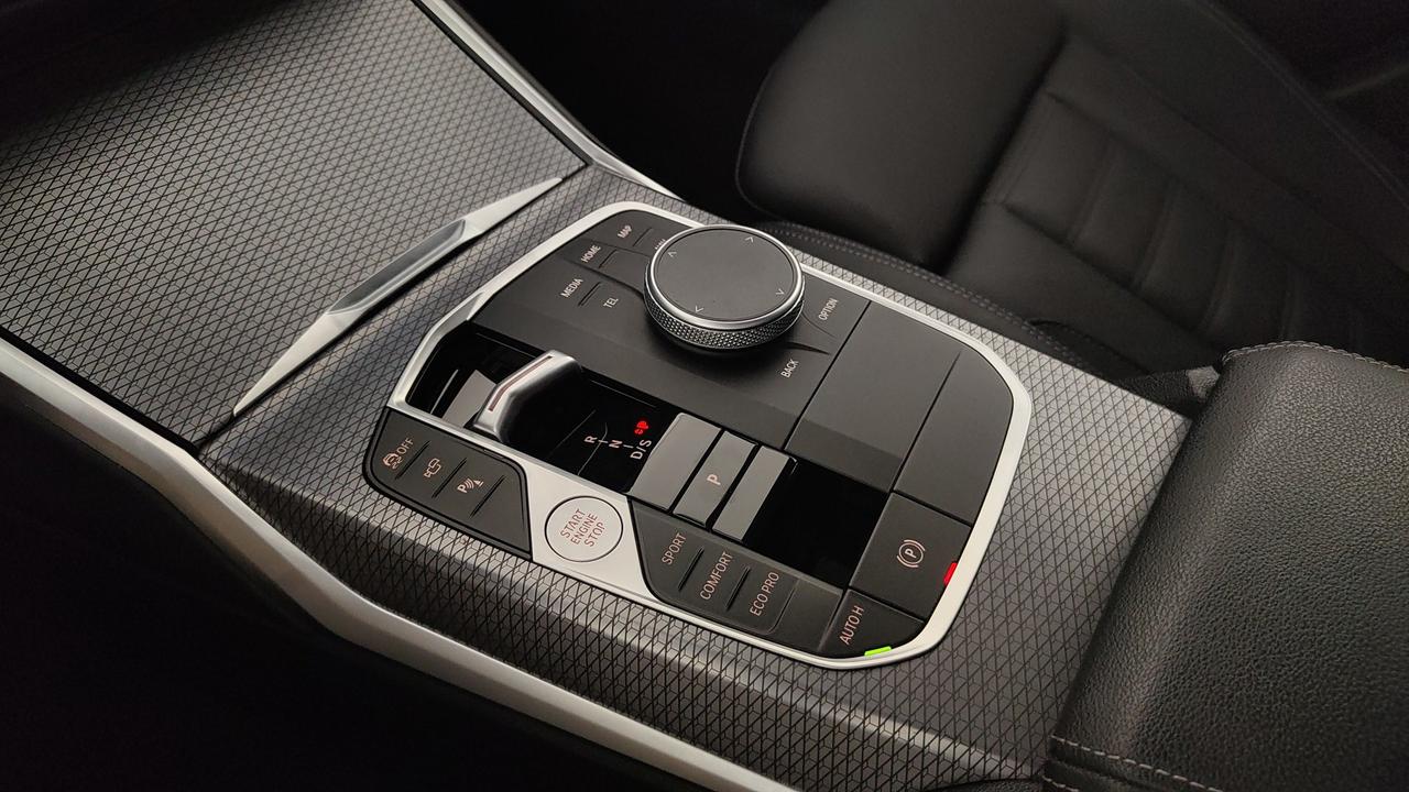 BMW 320d Touring mhev 48V xdrive MSport auto