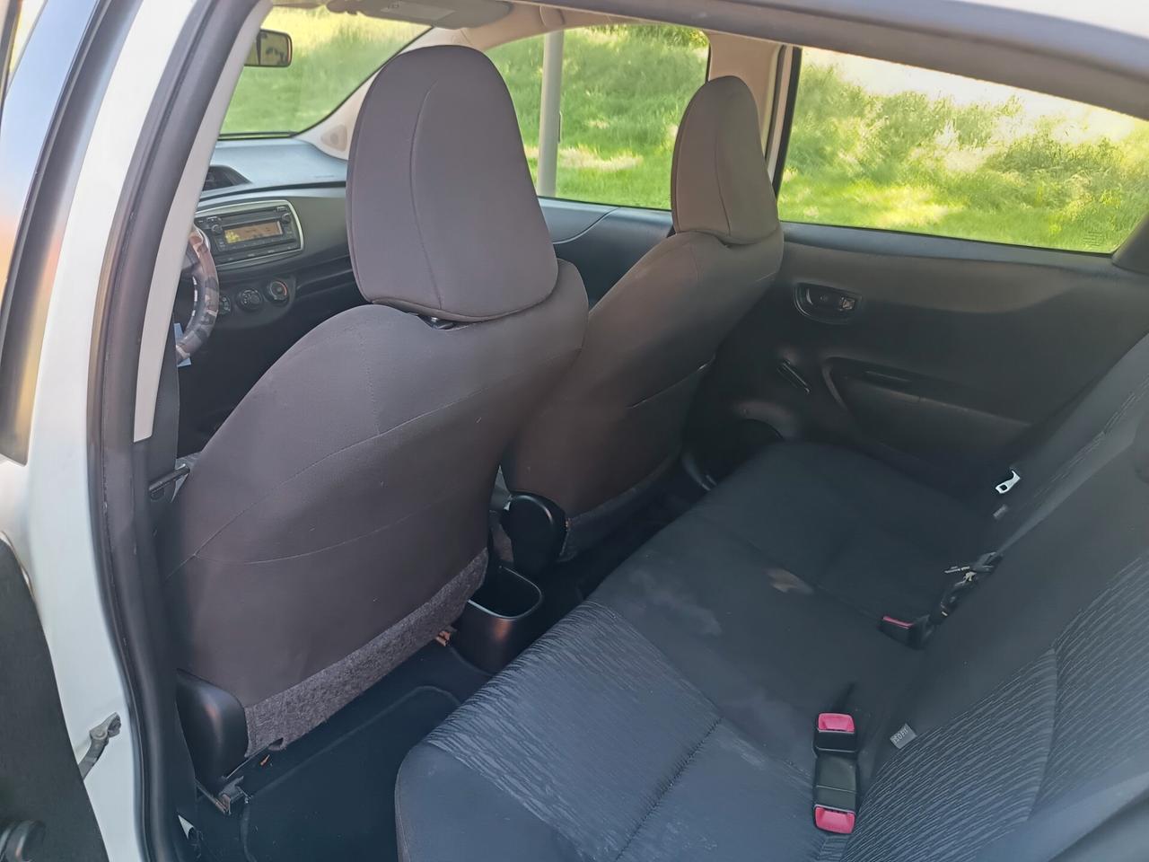 Toyota Yaris Lounge 2012 km originali!!!