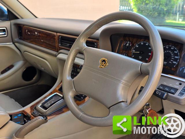 DAIMLER Six LWB 4.0L GUIDA A DESTRA