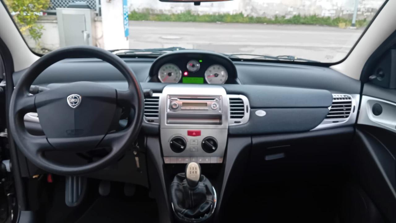 Lancia Ypsilon 1.4 Argento