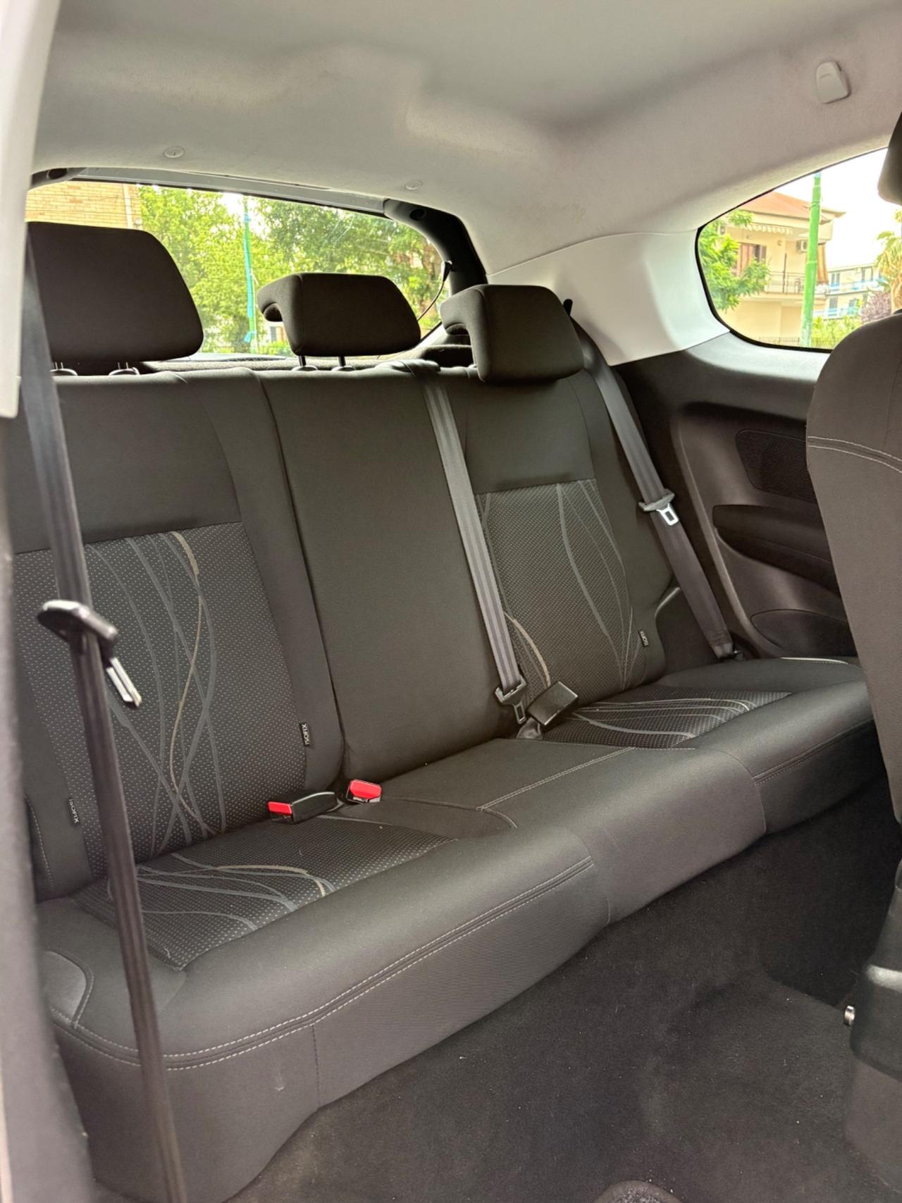 Peugeot 208 1.4 HDi 68 CV 99000km