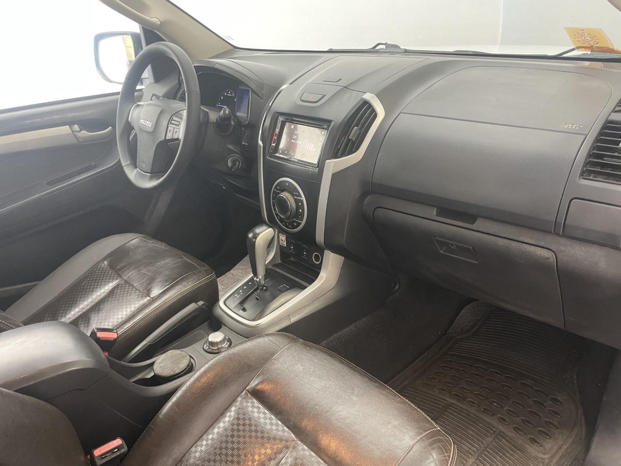 Isuzu D-Max 2.5 Crew Cab Solar A/T 4WD