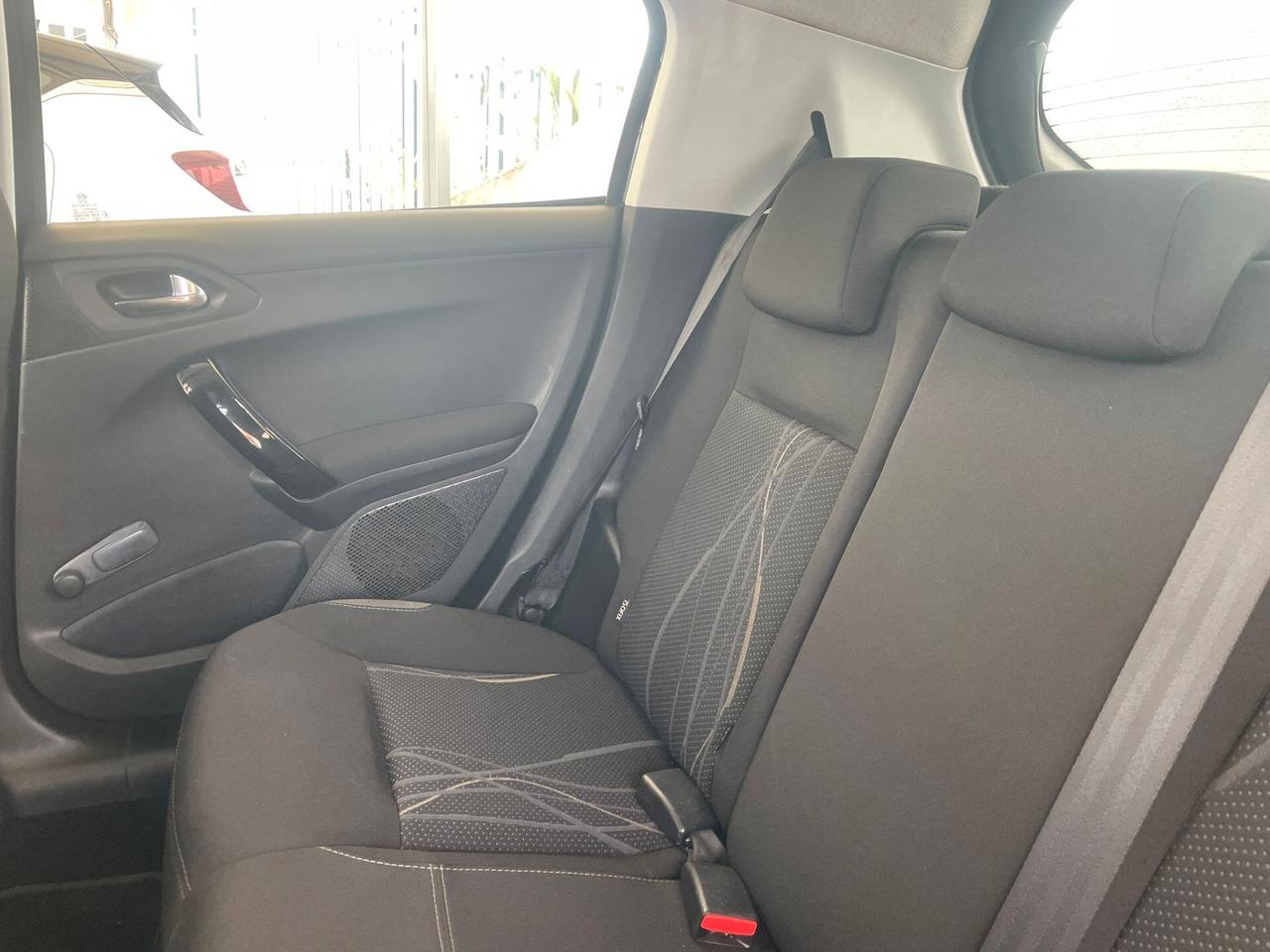 Peugeot 208 1.4 HDi 68 CV 5 porte Allure
