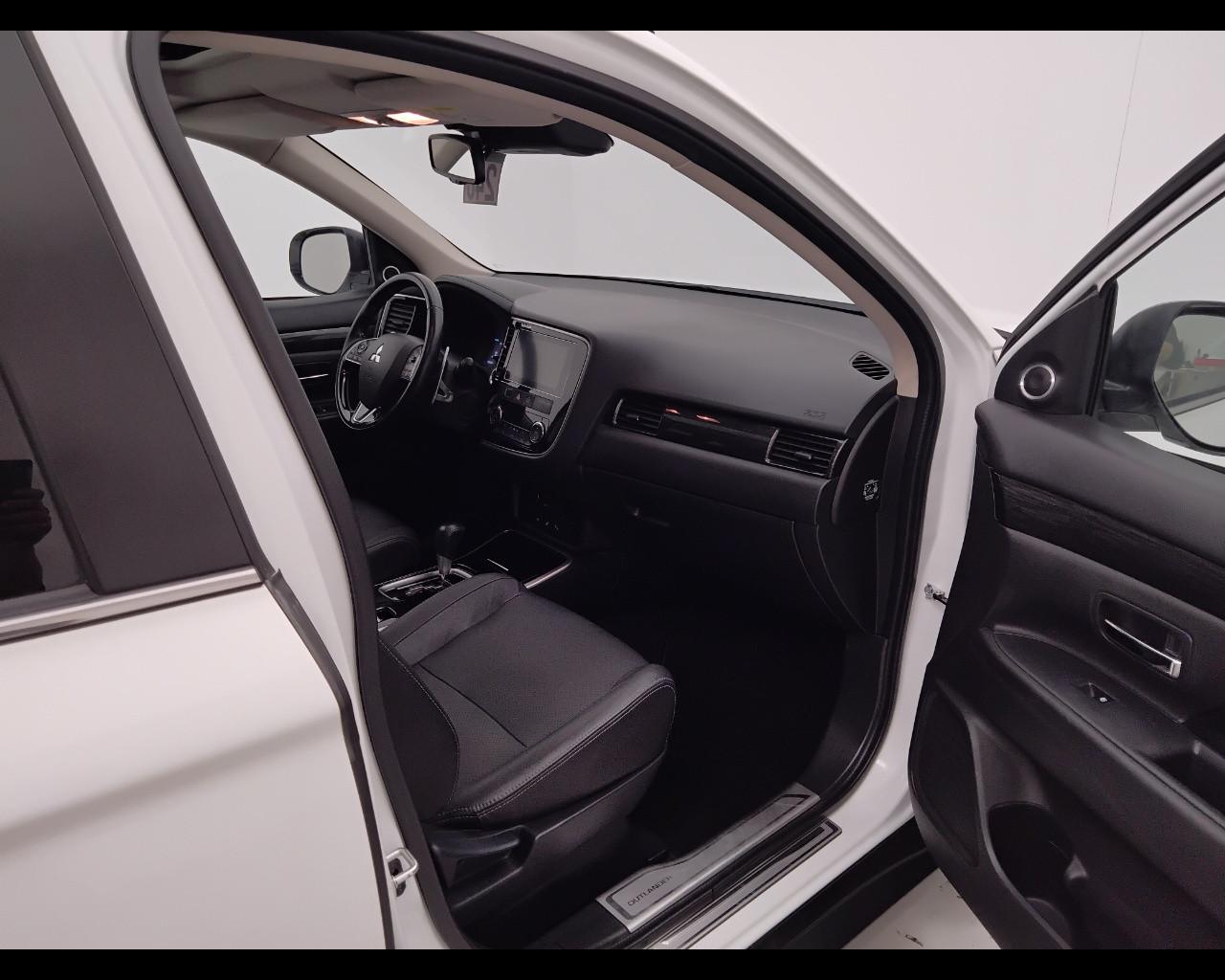 MITSUBISHI Outlander III 2016 - Outlander 2.2 Instyle Plus Sda Diam.Pac