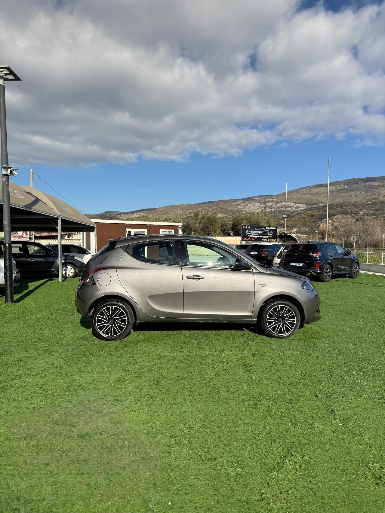 Lancia Ypsilon 1.0 5 porte Hybrid Gold