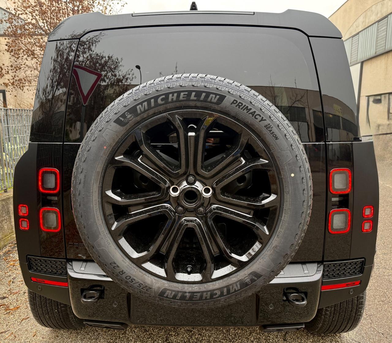 Land Rover Defender 110 4.4 V8 635 CV AWD Auto OCTA Black