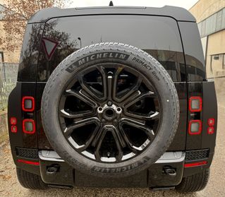 Land Rover Defender 110 4.4 V8 635 CV AWD Auto OCTA Black