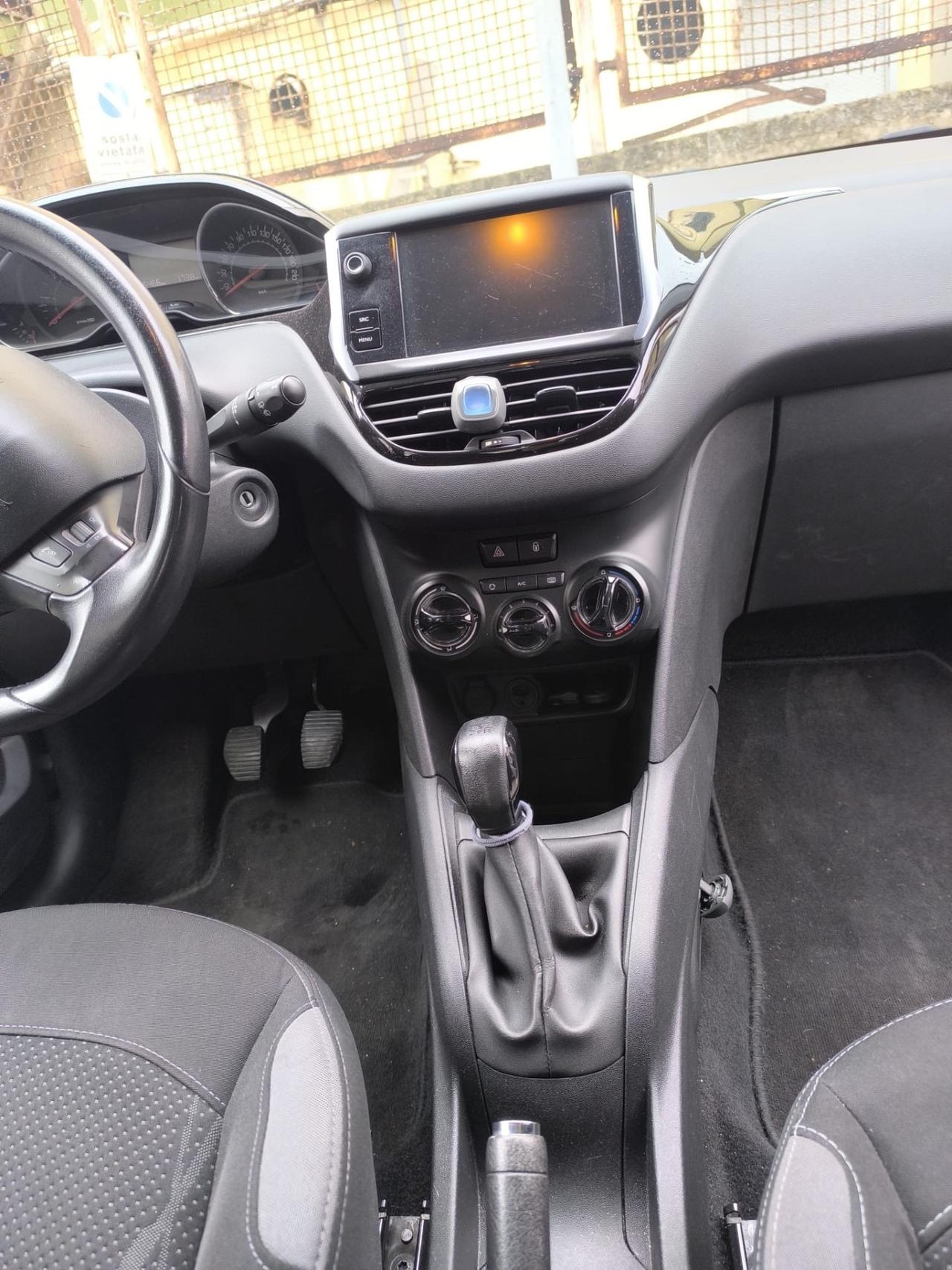 Peugeot 208 1.4 HDi 68 CV 5 porte Allure