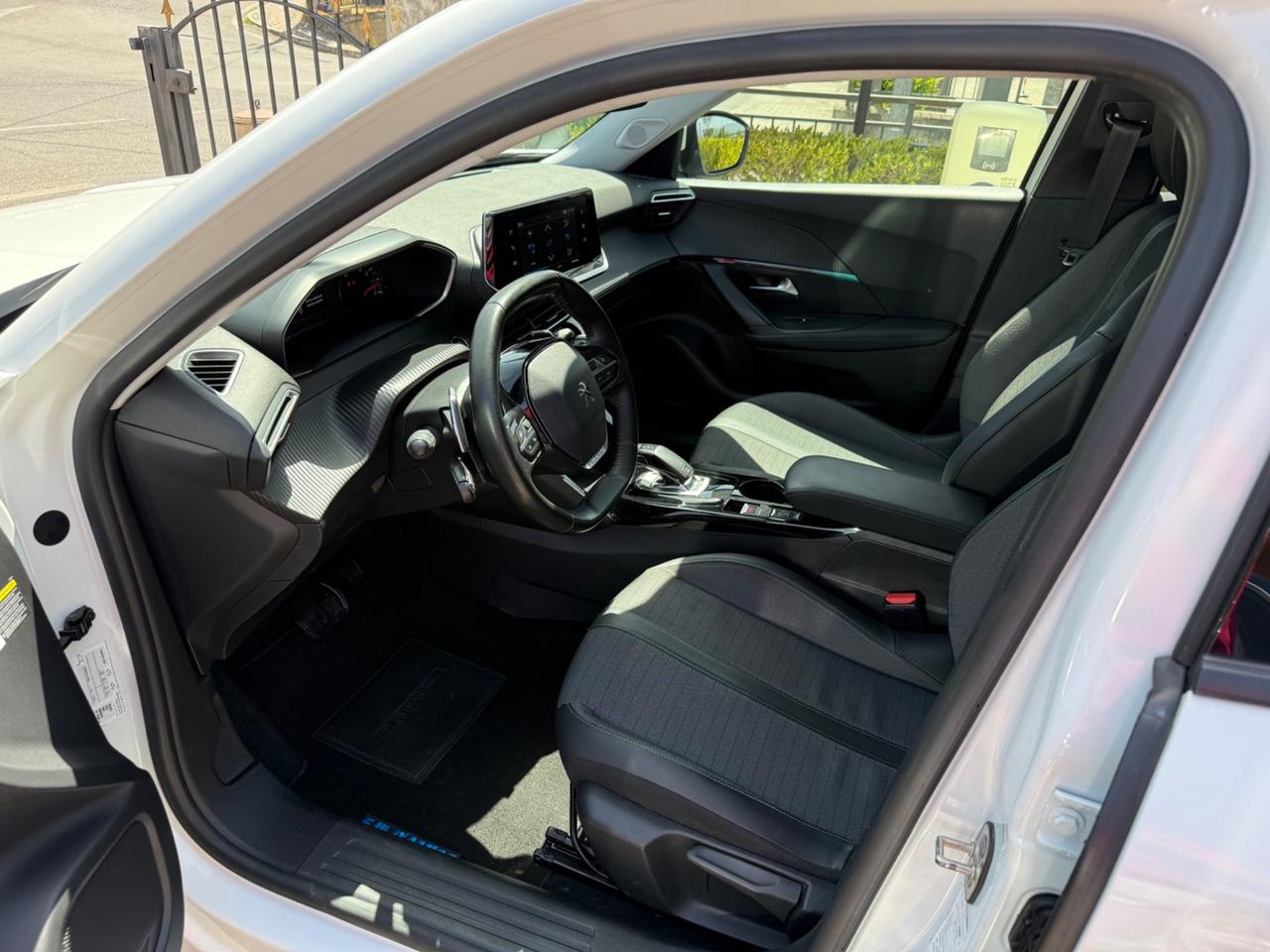 Peugeot 2008 BlueHDi 130 S&S EAT8 Allure