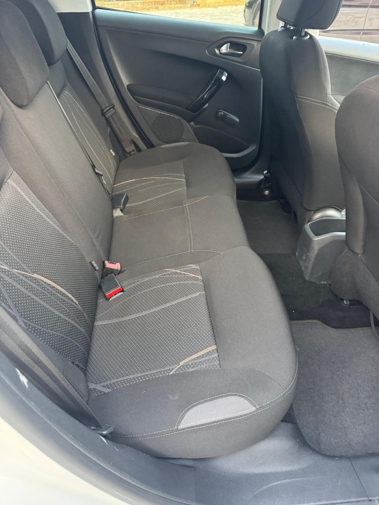 Peugeot 208 1.4 HDi 68 CV 5 porte Allure neopatentati
