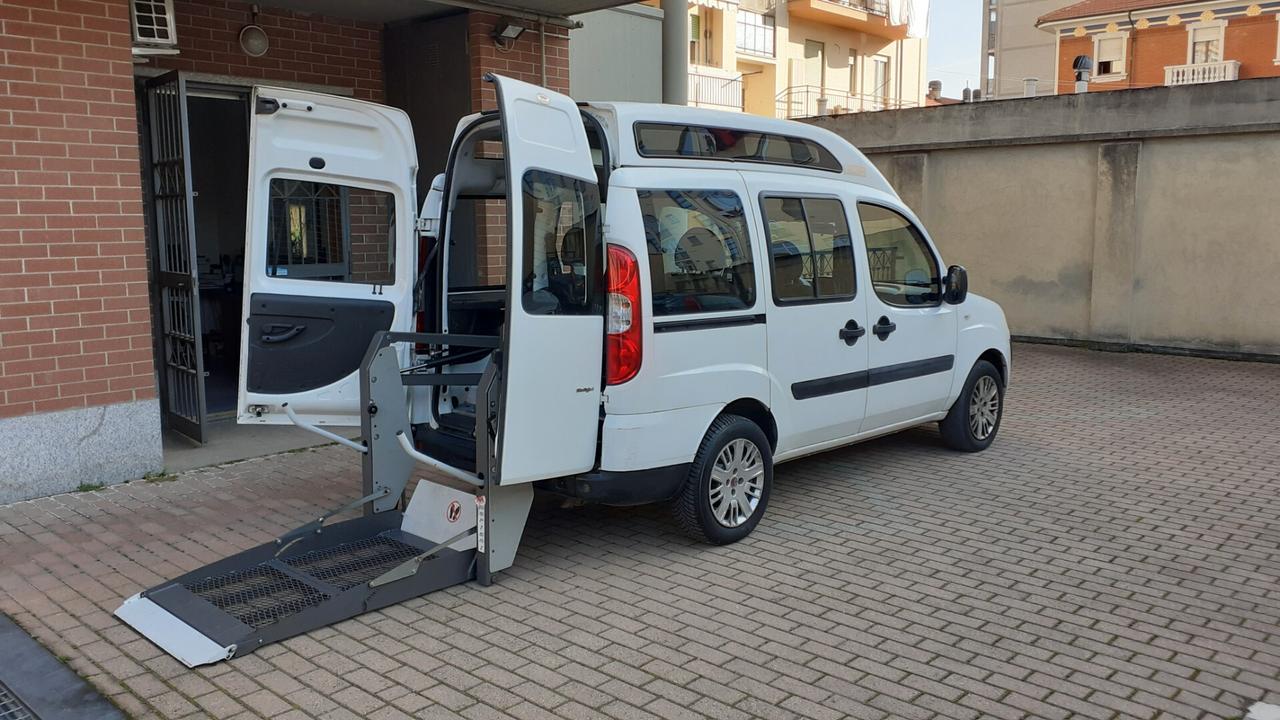 Fiat Doblo trasporto disabili pedana sollevatore