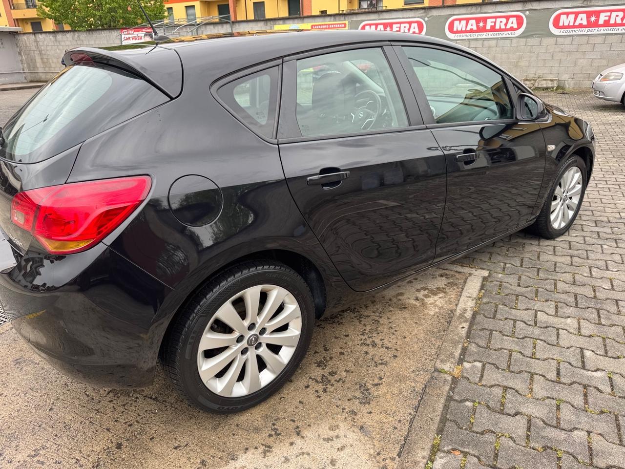 Opel Astra 1.6 115CV 5 porte Cosmo