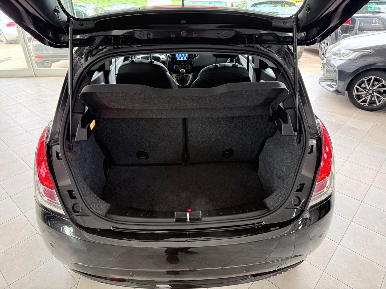 Lancia Ypsilon 1.0 FireFly 5 porte S&S Hybrid Ecochic Gold