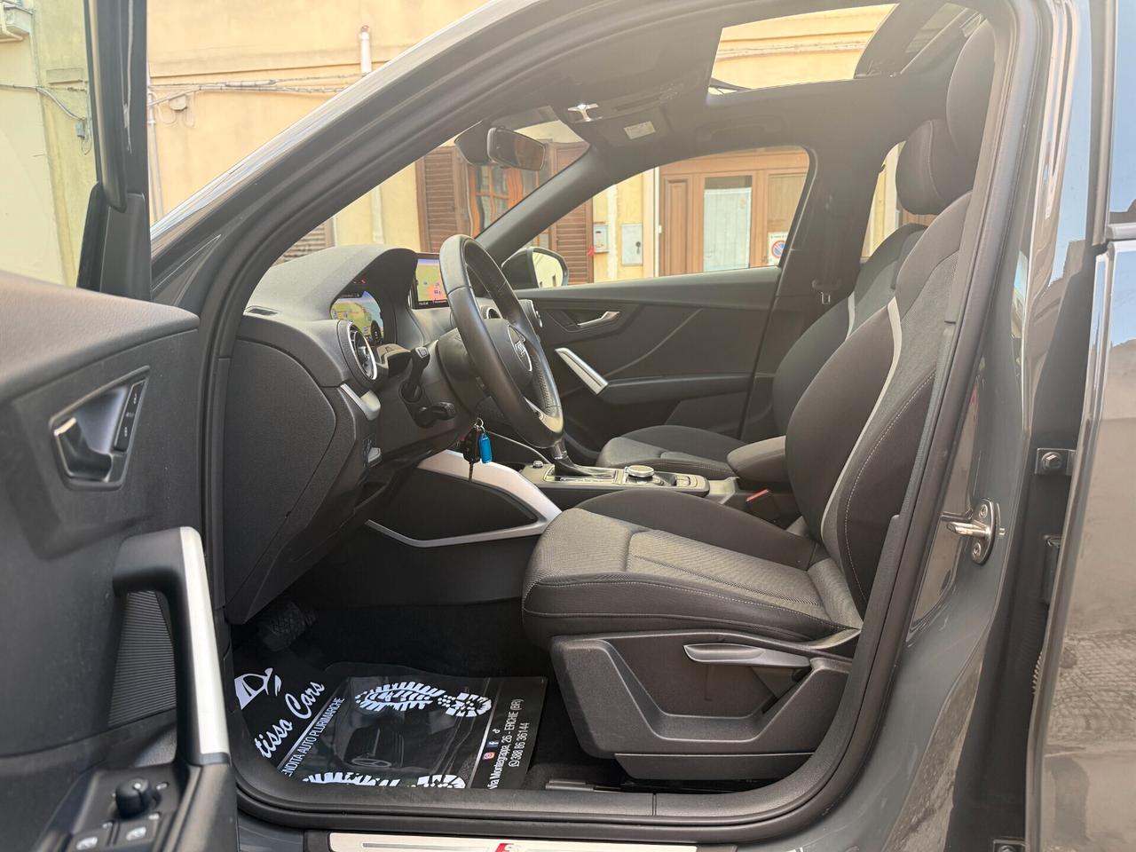 Audi Q2 35 TDI 2.0 Identity Black TETTO APRIBILE