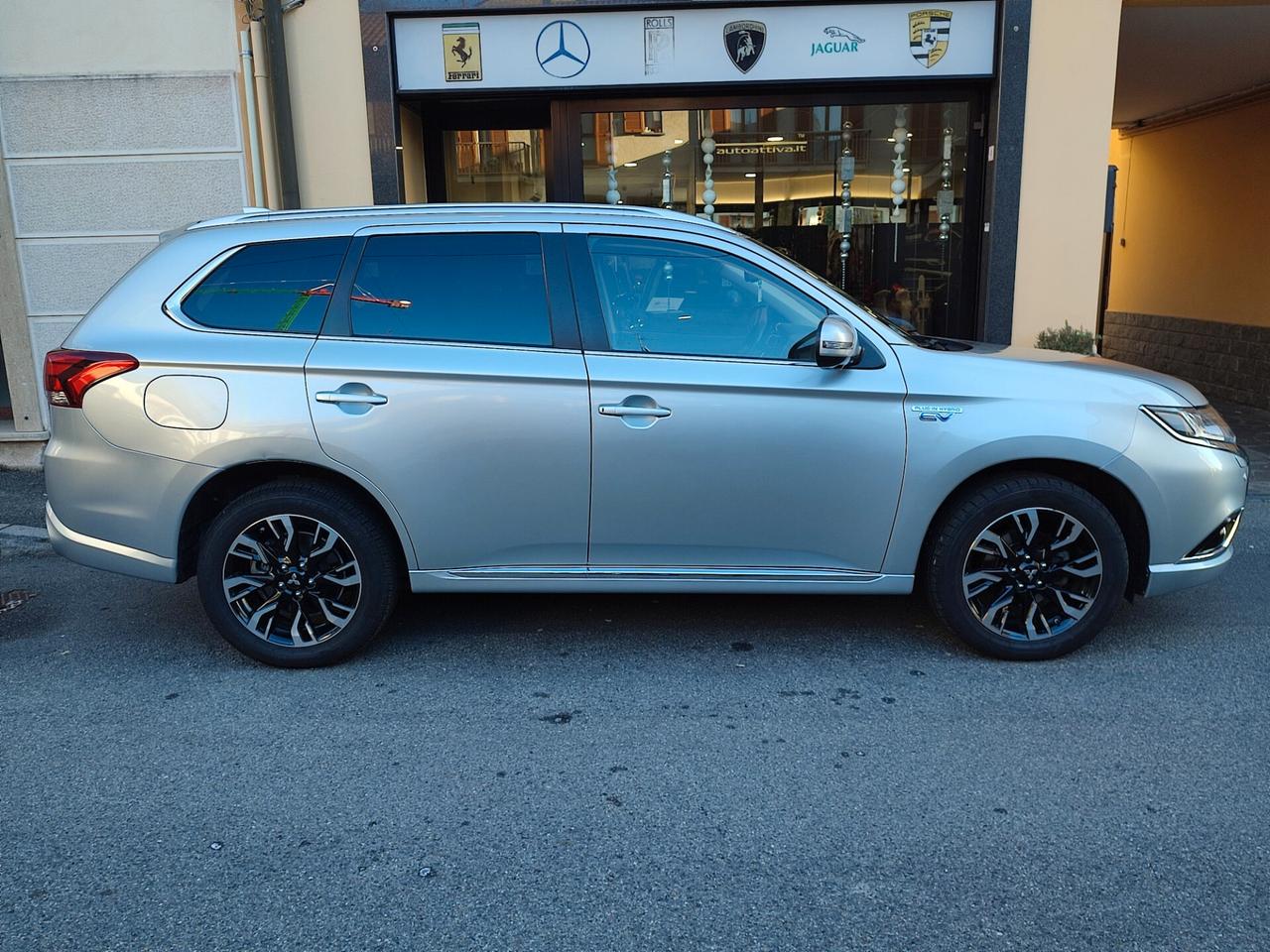 Mitsubishi Outlander 2.0 Hybrid 4WD PHEV Instyle Diamond SDA