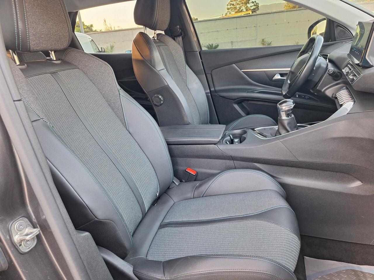 Peugeot 3008 ALLURE PACK 1.5 HDi 130cv NAV+RETROCAM. - 2022