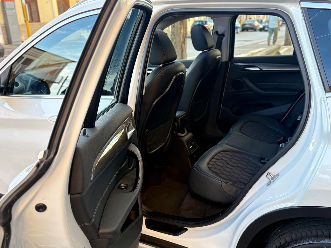 BMW X1 SDrive20d xLine FULL/LED/NAV/TETTO