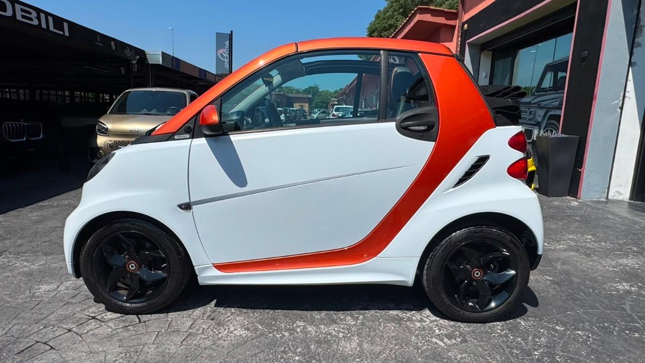 Smart fortwo cabrio SERVOSTERZO 1.0 mhd 84cv FLASH LIGHT NAVIGATORE PELLE NERA