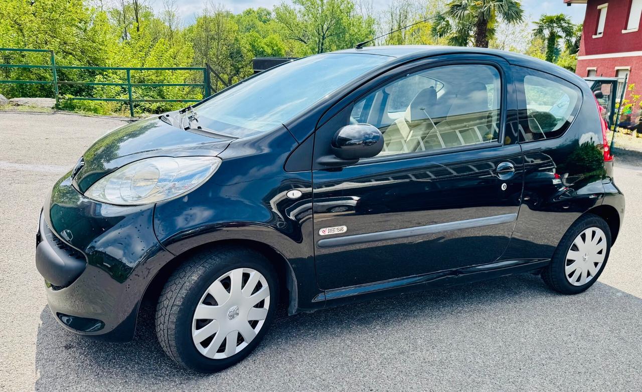 Peugeot 107 1.0 68CV 5p. Sweet Years 2Tronic