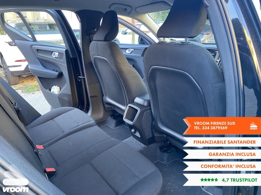 VOLVO XC40 (2017-->) XC40 T2 Momentum Pro