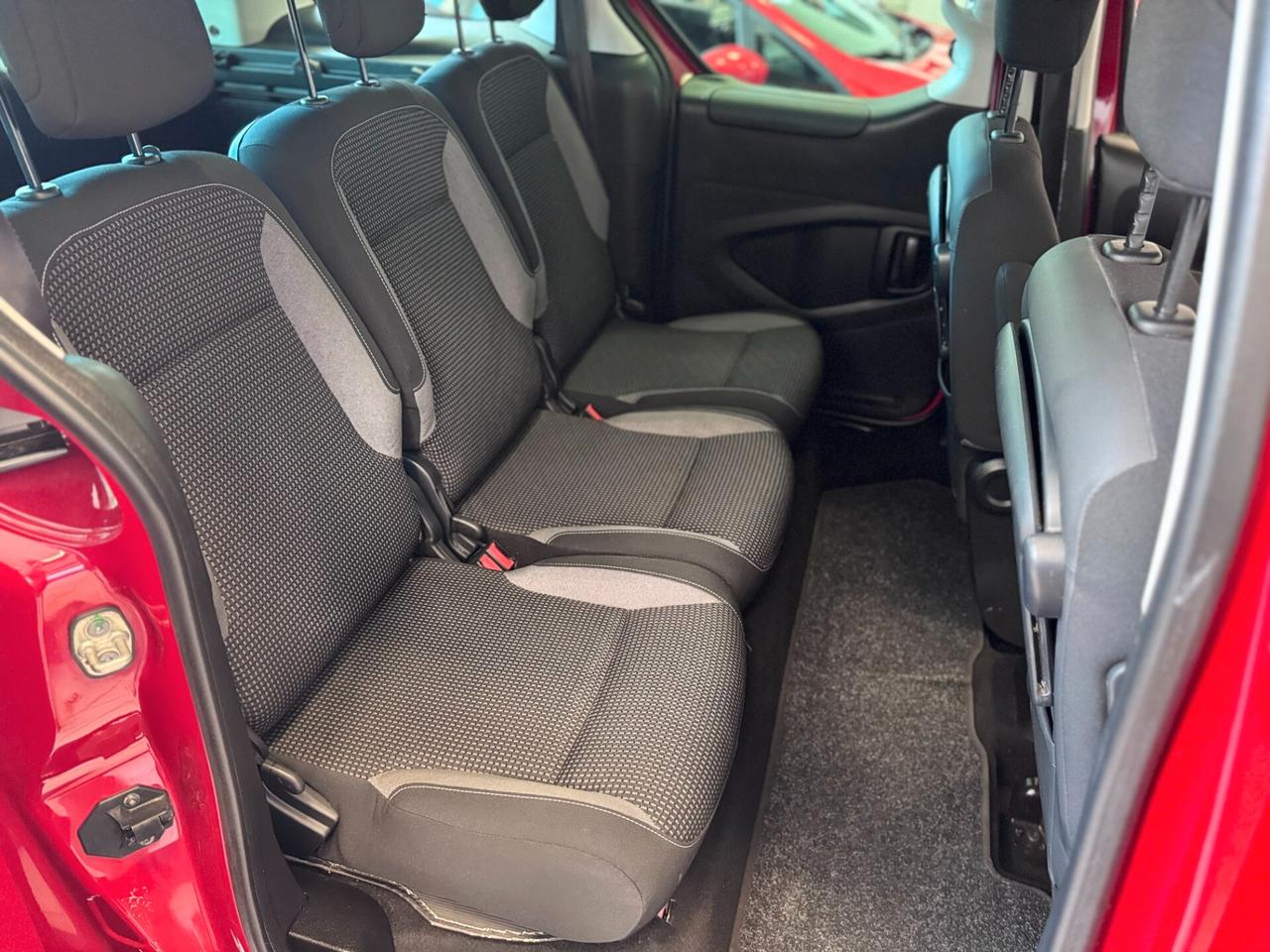 Peugeot Partner Tepee BlueHDi 100 Outdoor