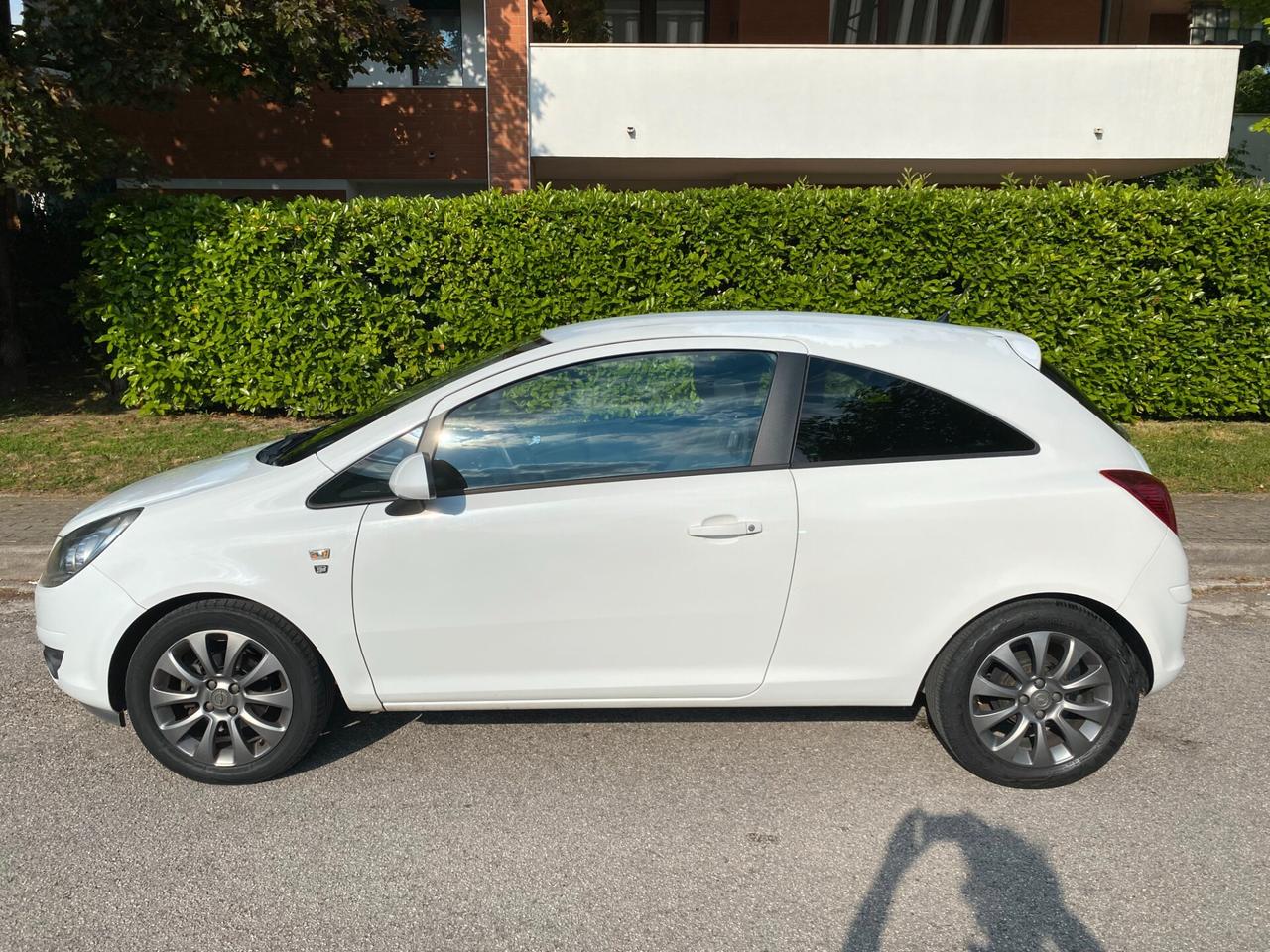 Opel Corsa 1.2 3 porte Club