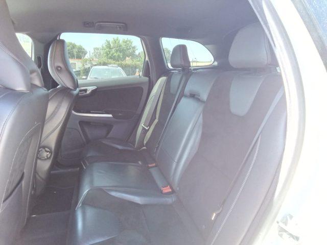 VOLVO XC60 D5 AWD Geartronic R-design Kinetic