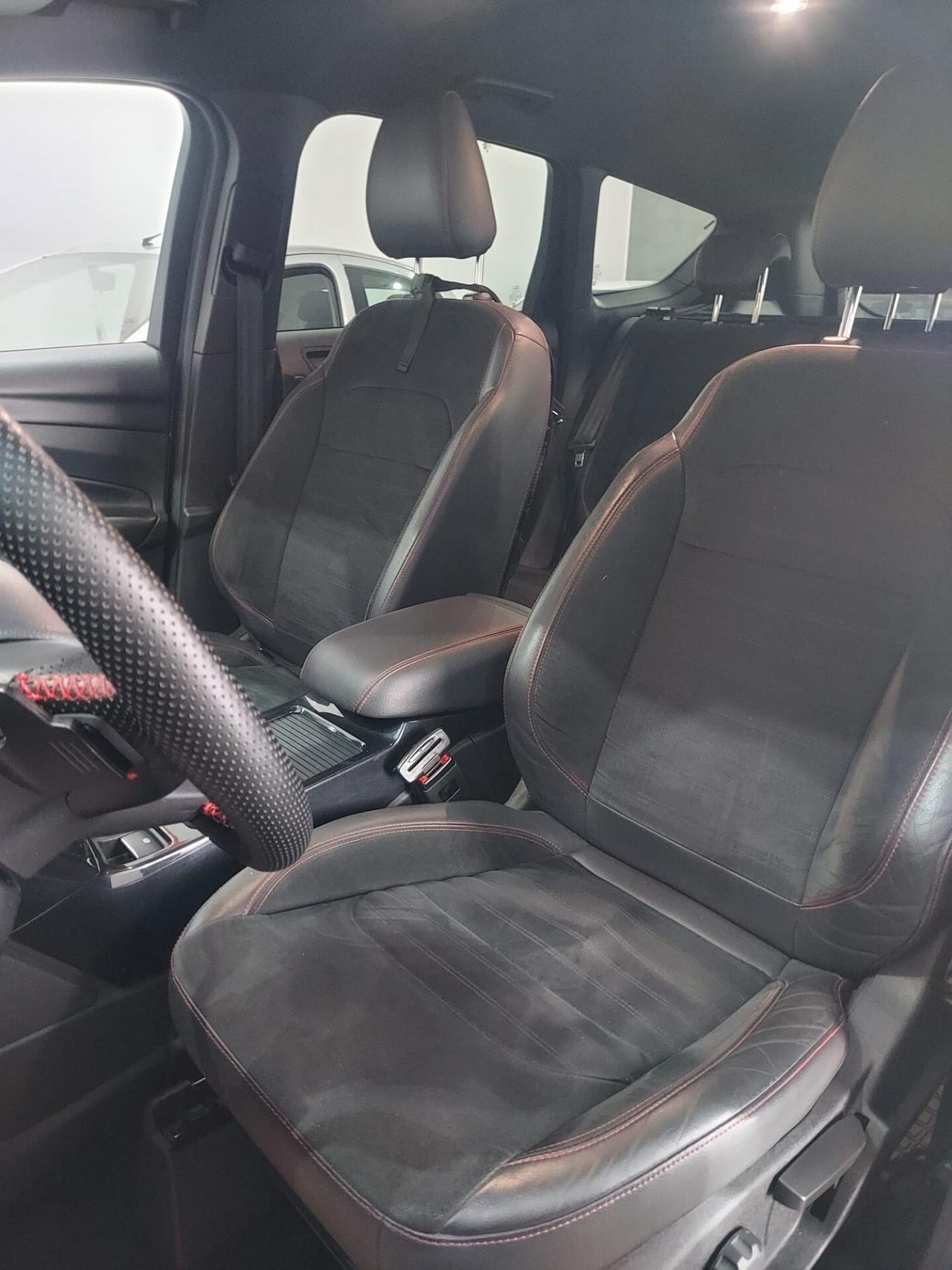 Ford Kuga 1.5 TDCI 120 CV S&S 2WD ST-LINE