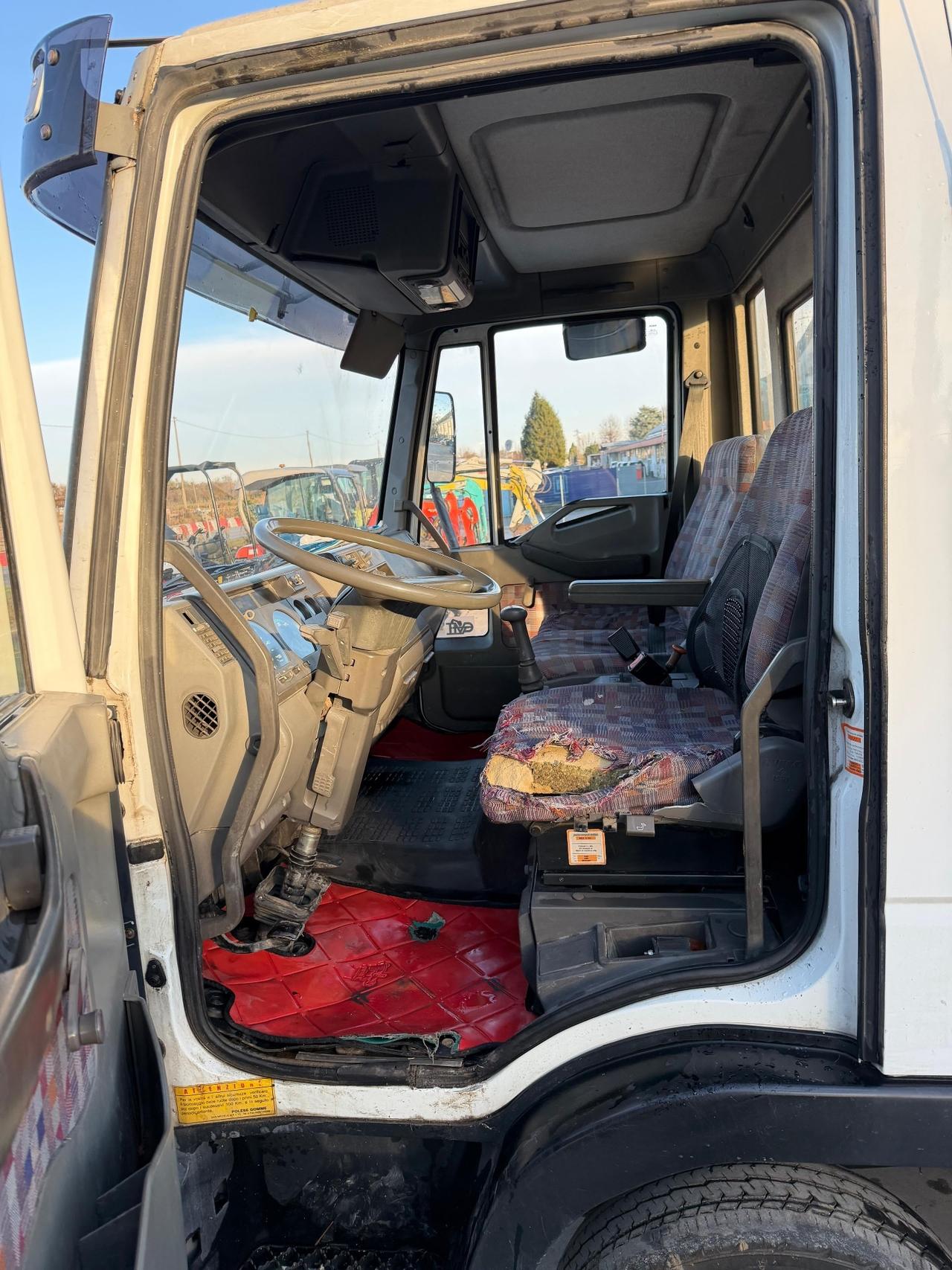 Iveco 75E14 con gru - cassone 5.70m